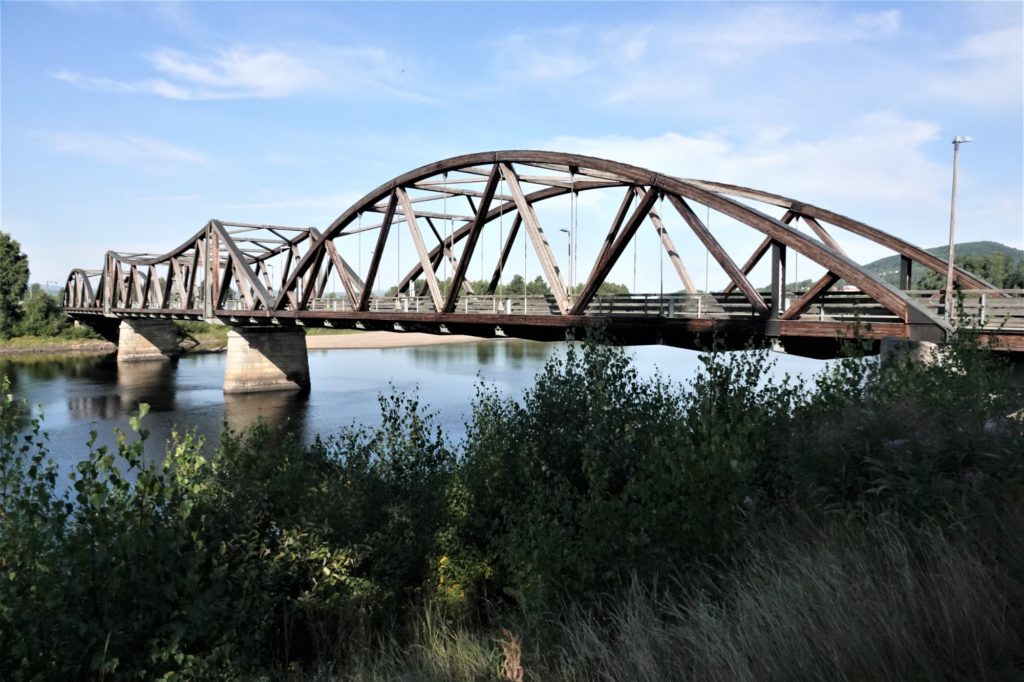 Tile bridge
